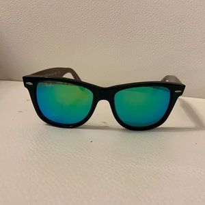 Ray-Ban with mirror lense